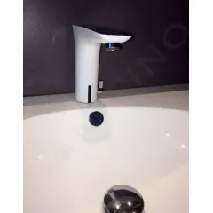 Hansgrohe Elektronická umyvadlová baterie s ovládáním teploty na baterie, bílá/chrom 15170400