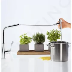 Hansgrohe Dřezová baterie M7117-H320 s výsuvnou sprškou, sBOX, chrom 73816000