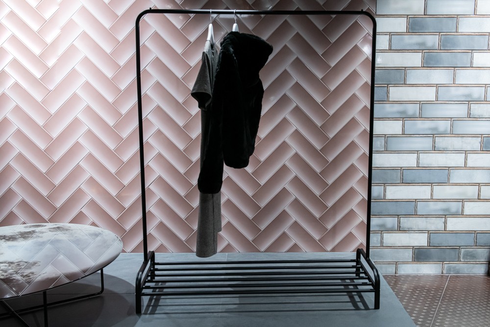 Ramínko na šaty AWD Interior černý 1824