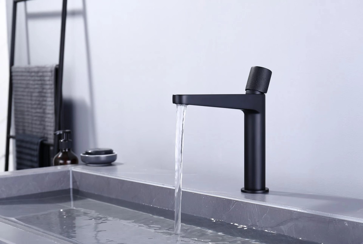 Umyvadlová stojánková baterie Loreta – nízká – černá matná – 423586