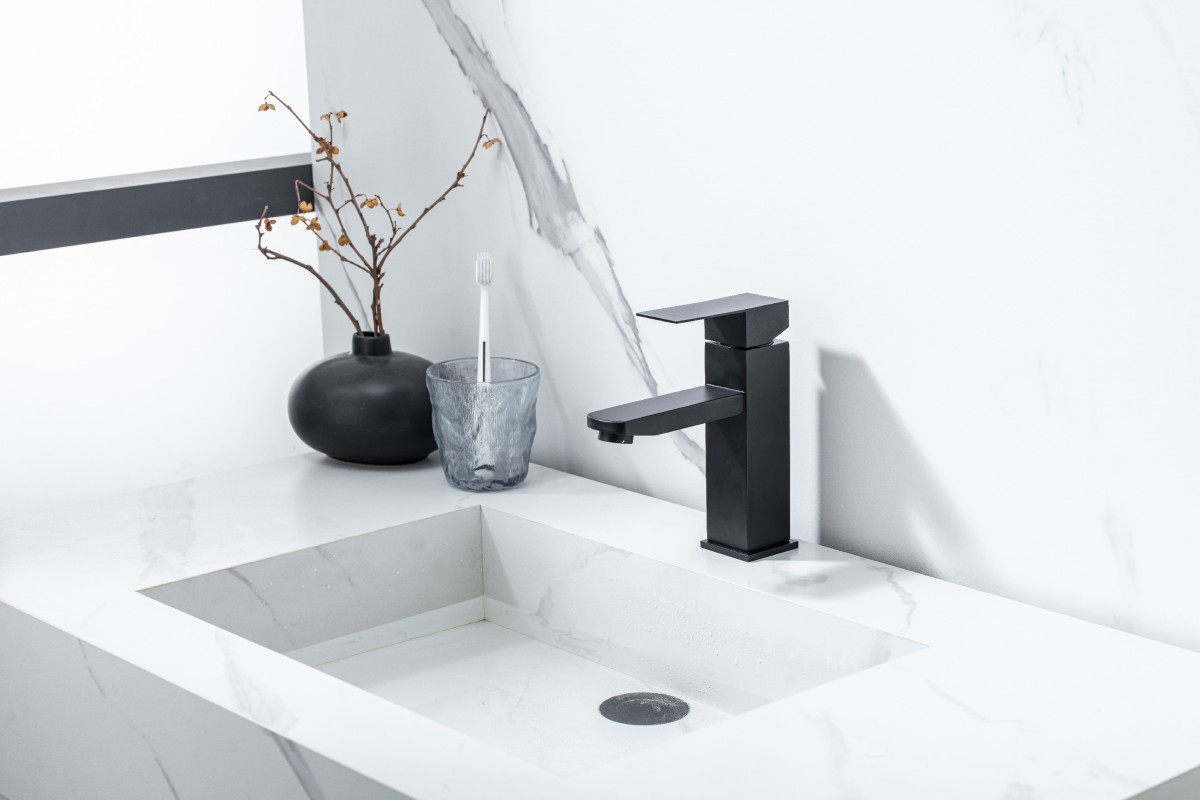 Umyvadlová stojánková baterie Elma – nízká – černá matná